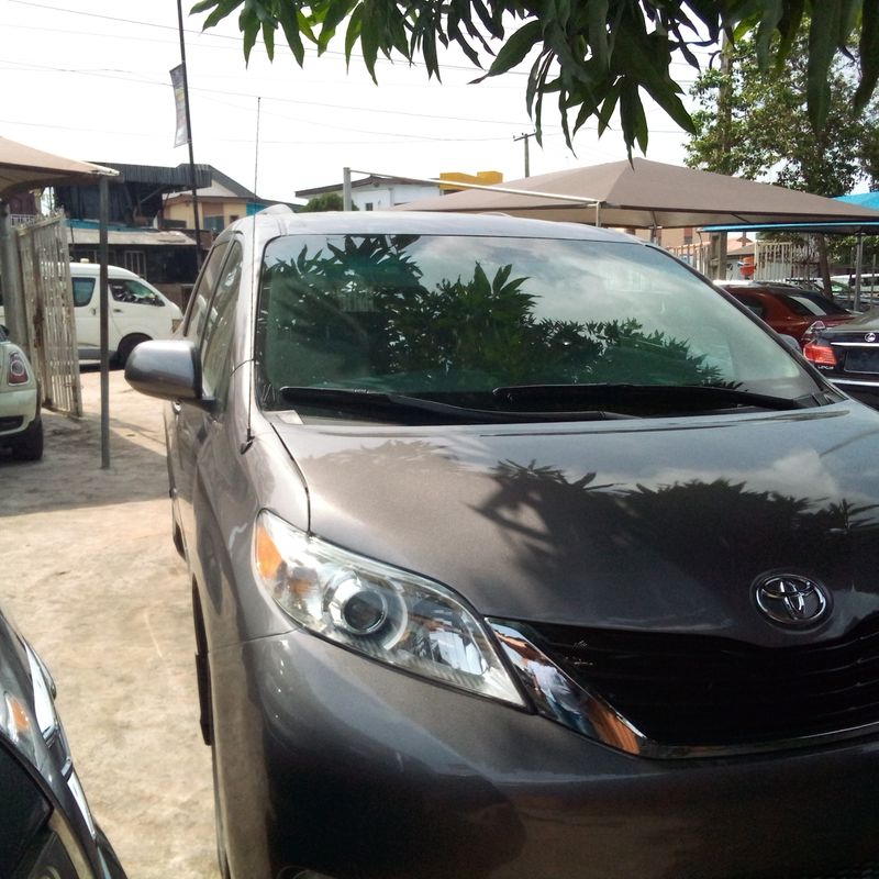Thumbnail 7 of 2012 Toyota Sienna LE